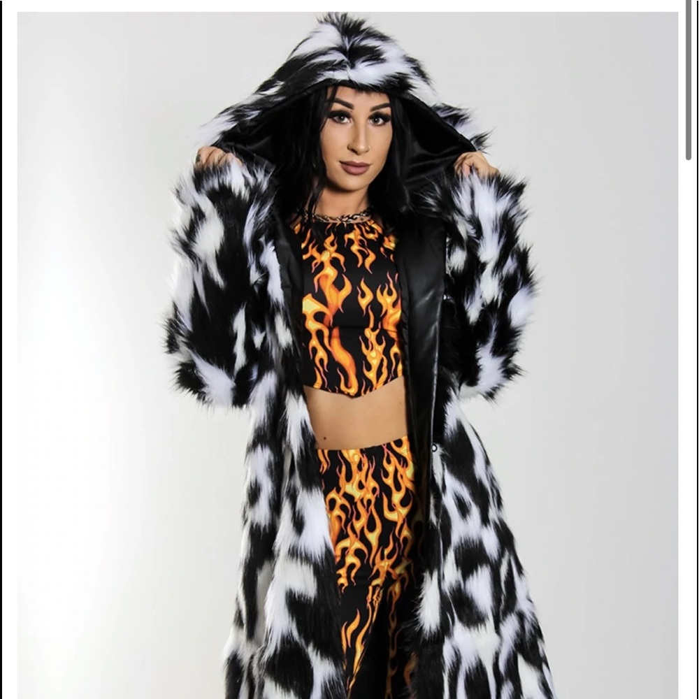 Monochrome Hooded Faux Fur Jacket w/ Pockets & Closures - Picture 3 of 6